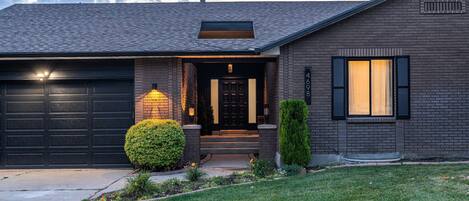 House, 5 Bedrooms | Exterior