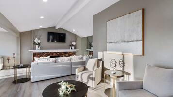 Rumah, 5 kamar tidur | Area keluarga | Smart TV