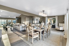 House, 5 Bedrooms | Dining