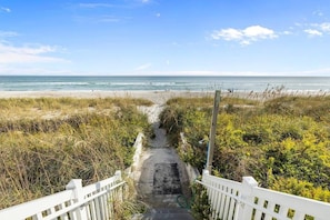 Beach - Dreamy Vacation Smart-home By The Beach 2 Bedroom Home by RedAwning (Atlantic Beach)