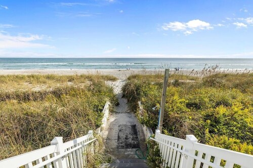 Dreamy Vacation Smart-home By The Beach 2 Bedroom Home by RedAwning