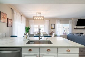 Casa, 5 habitaciones | Cocina privada | Frigorífico, horno, cafetera o tetera y tostadora