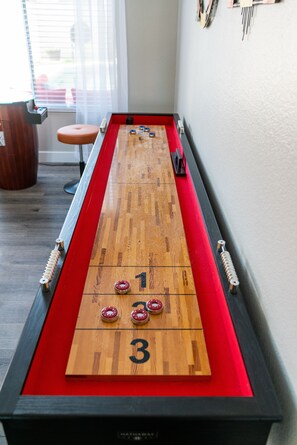 House, 5 Bedrooms | Game room