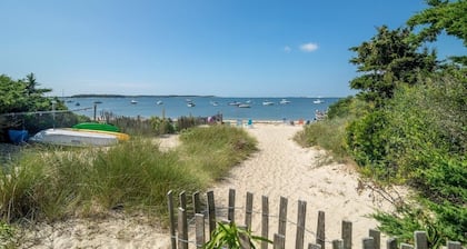 Immaculate Waterfront Beach House 5 Bedroom Home by RedAwning