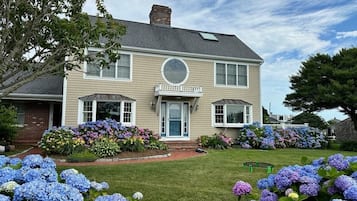 House, 5 Bedrooms | Exterior