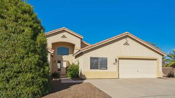 House, 5 Bedrooms | Exterior