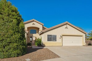 House, 5 Bedrooms | Exterior - The Perfect Family Escape: Spacious And Cozy 5 Bedroom Home by RedAwning (Tucson)
