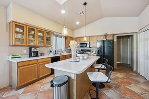 House, 5 Bedrooms | Private kitchen | Fridge, oven, coffee/tea maker, toaster - The Perfect Family Escape: Spacious And Cozy 5 Bedroom Home by RedAwning (Tucson)