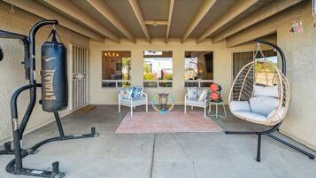 Rumah, 5 kamar tidur | Teras/patio