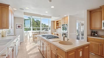 Rumah, 6 kamar tidur | Dapur pribadi | Lemari es, oven, mesin pembuat kopi/teh, dan pemanggang roti