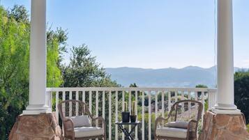 Rumah, 6 kamar tidur | Teras/patio