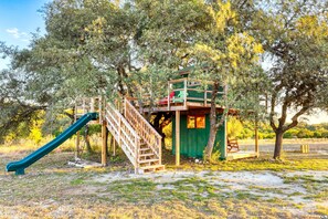 Casa, 6 habitaciones | Zona infantil
