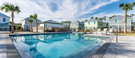 House, 5 Bedrooms | Pool