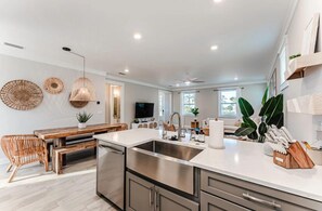House, 5 Bedrooms | Interior