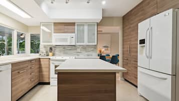 Hus - 4 soveværelser | Privat køkken | Køleskab, ovn, kaffe-/temaskine, brødrister