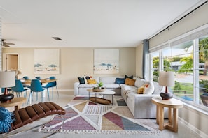 House, 4 Bedrooms | Living area