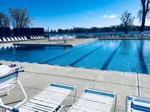 Piscine couverte, piscine extérieure