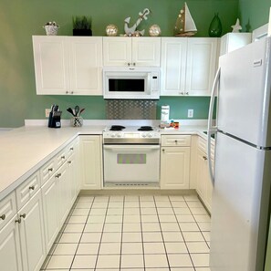 Microwave, oven, stovetop, dishwasher - Tee Time At Magnolia North (Myrtle Beach)