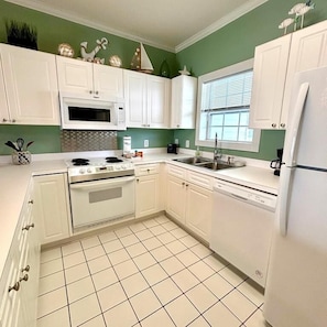 Microwave, oven, stovetop, dishwasher - Tee Time At Magnolia North (Myrtle Beach)