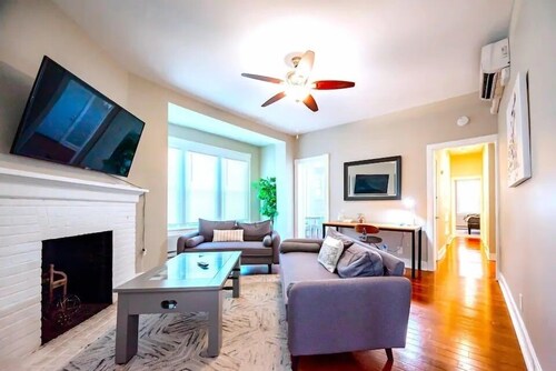 The Gilpin Getaway 2br Free Coffee 2 Bedroom Apts by RedAwning