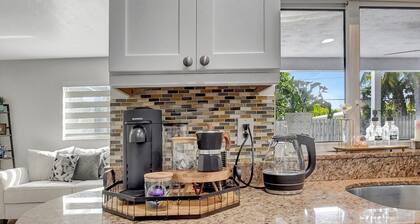 Boca Beauty - Stylish Home With Pool 3 Bedroom Home by RedAwning