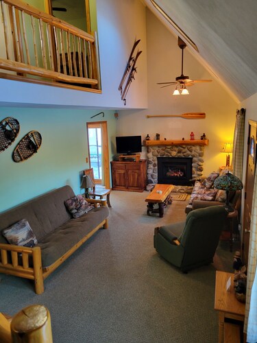 Adirondack Cozy Cottage Hideaway 4 Bedroom Home by RedAwning