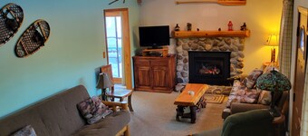 Adirondack Cozy Cottage Hideaway 4 Bedroom Home by RedAwning