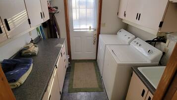 House, 4 Bedrooms | Private kitchen | Fridge, oven, coffee/tea maker, toaster