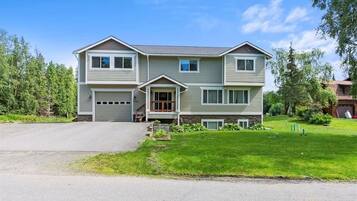 House, 5 Bedrooms | Exterior