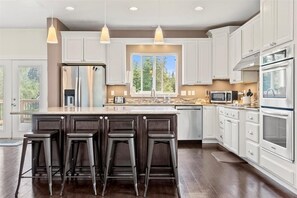 Casa, 5 habitaciones | Cocina privada | Frigorífico, horno, cafetera o tetera y tostadora