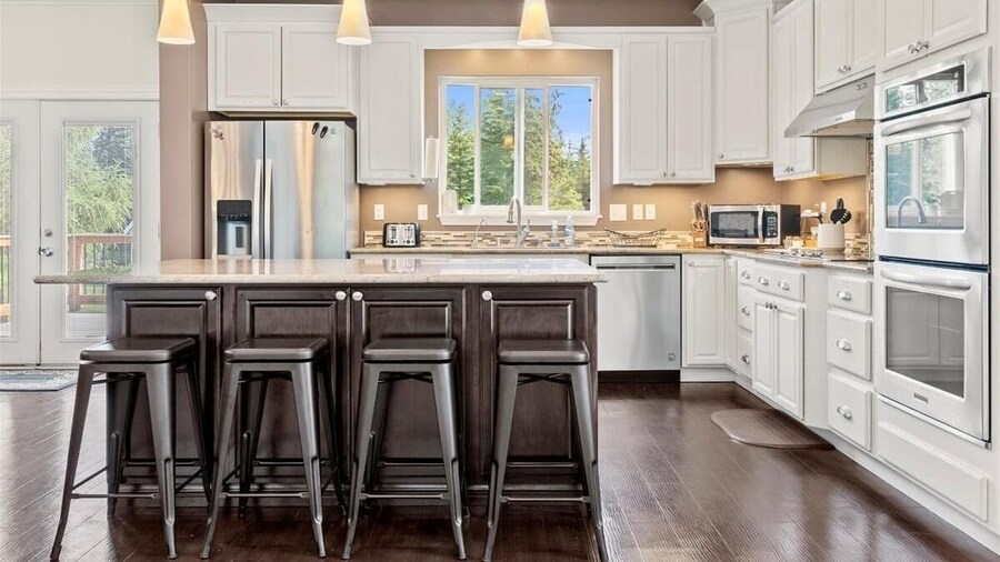 Moose Meadow 5 Bedroom Home by RedAwning