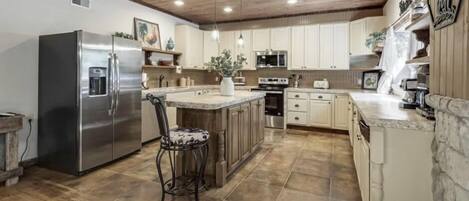 Cabin, 2 Bedrooms | Private kitchen | Fridge, oven, coffee/tea maker, toaster