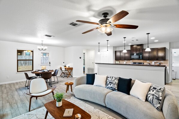 House, 3 Bedrooms | Living area