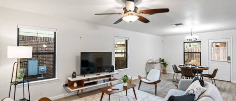 House, 3 Bedrooms | Living area