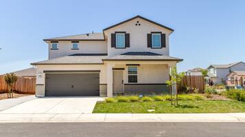 House, 5 Bedrooms | Exterior