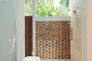 Outdoor pool - The Lavana Estasia Villa Nusa Dua (Bali)