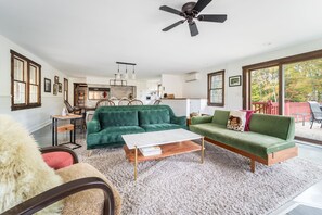 Living area - Blackwoods Old Country Home 5 Bedroom Home by RedAwning (Woodbury)