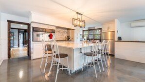 Rumah, 5 kamar tidur | Dapur pribadi | Mesin pembuat kopi/teh, lemari es, oven, dan pemanggang roti