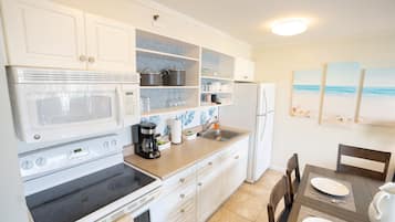 Apartamento, 1 habitación | Cocina privada | Frigorífico, horno, cafetera o tetera y tostadora