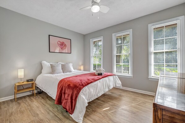 House, 4 Bedrooms | 4 bedrooms, desk, laptop workspace, iron/ironing board - Hudson Manor 4 Bedroom Home by RedAwning (Tallahassee)