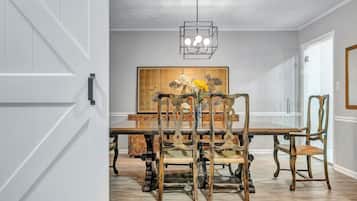 House, 4 Bedrooms | Dining