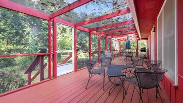 House, 4 Bedrooms | Terrace/patio