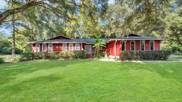 House, 4 Bedrooms | Exterior