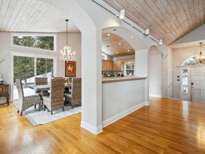 House, 4 Bedrooms | Private kitchen | Fridge, oven, coffee/tea maker, toaster