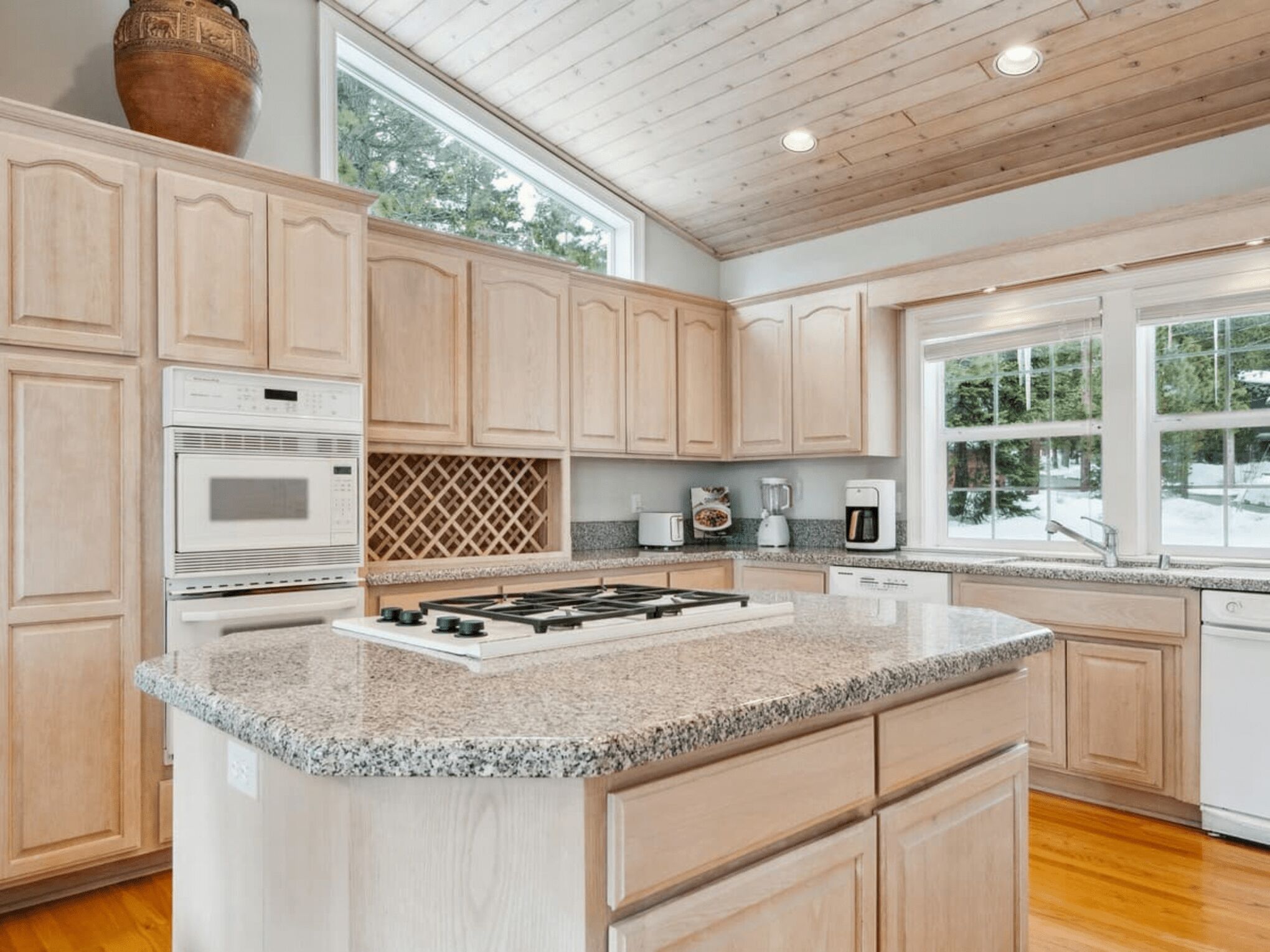 House, 3 Bedrooms | Private kitchen | Fridge, oven, coffee/tea maker, toaster