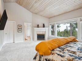 House, 3 Bedrooms | 4 bedrooms, desk, laptop workspace, iron/ironing board