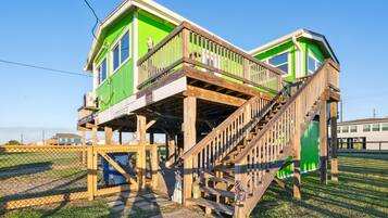 House, 2 Bedrooms | Exterior