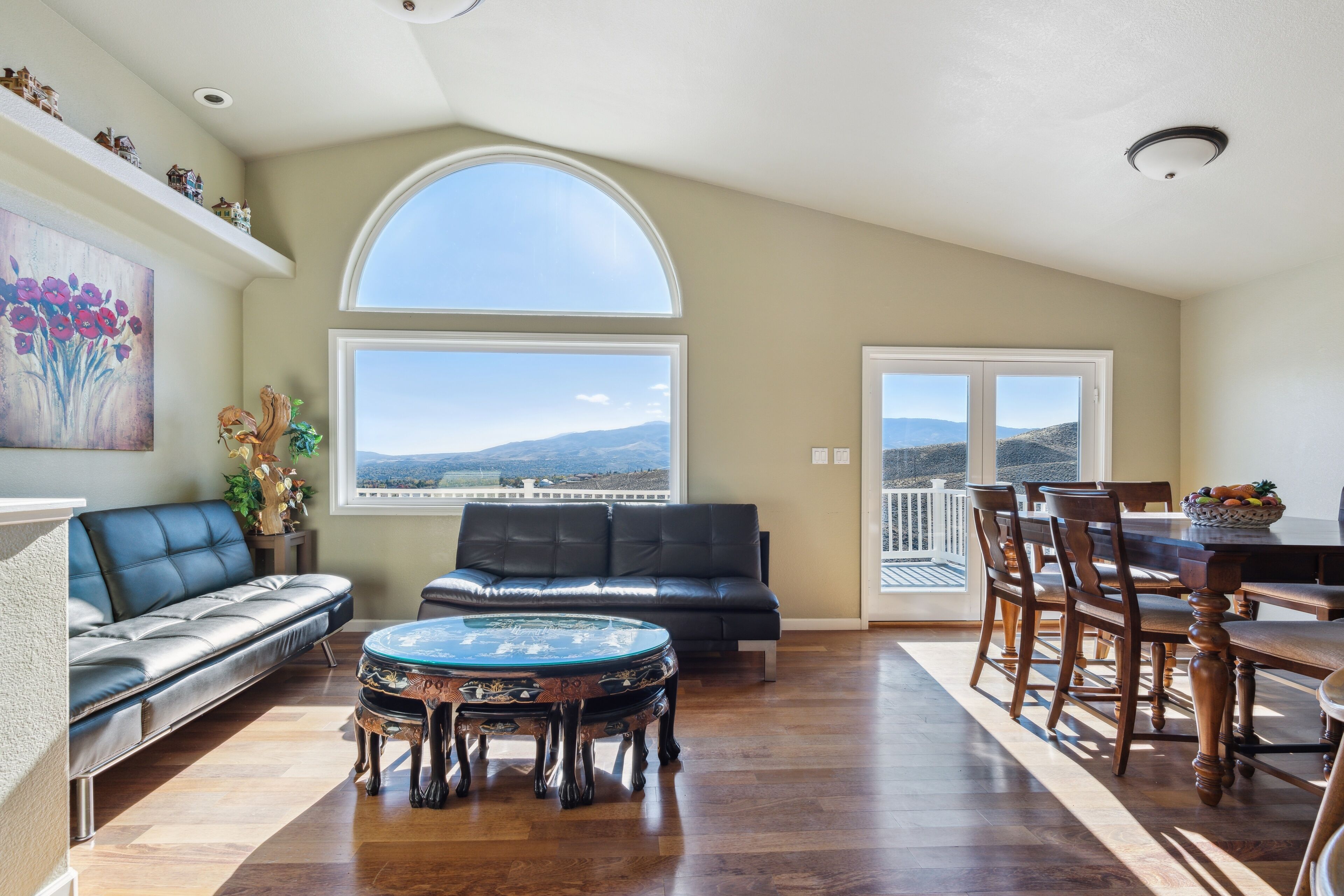 House, 4 Bedrooms | Living area