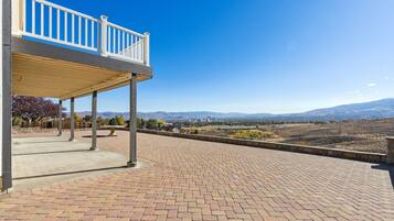 House, 4 Bedrooms | Property grounds