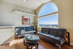 House, 4 Bedrooms | Living area - Elegant Escape 4 Bedroom Home by RedAwning (Reno)